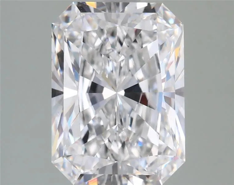 2.91ct Radiant Lab Grown Diamond (Colour E, Clarity VVS2, IGI Certified)