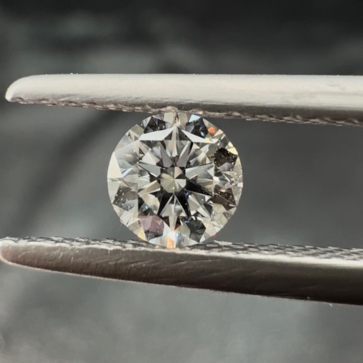 0.30 Ct Round Brilliant Natural Diamond (Colour G, Clarity VVS2, GIA Certified)