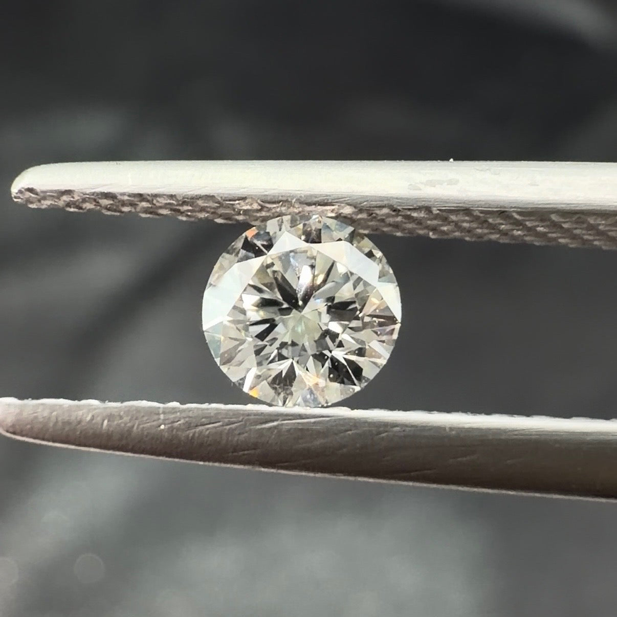 0.30 Ct Round Brilliant Natural Diamond (Colour G, Clarity VVS2, GIA Certified)