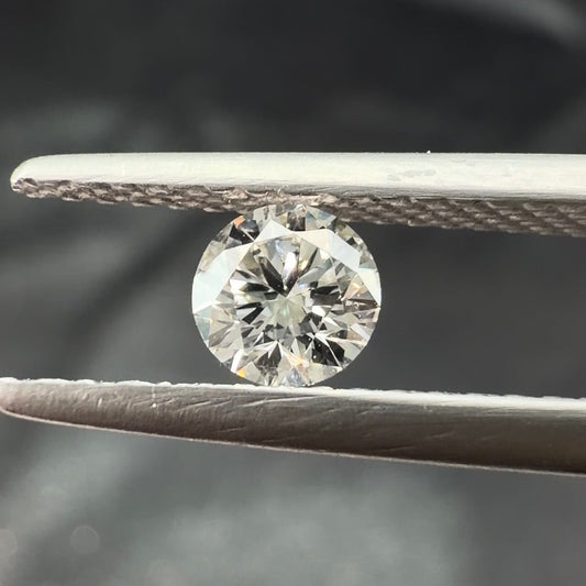 0.30 Ct Round Brilliant Natural Diamond (Colour G, Clarity VVS2, GIA Certified)