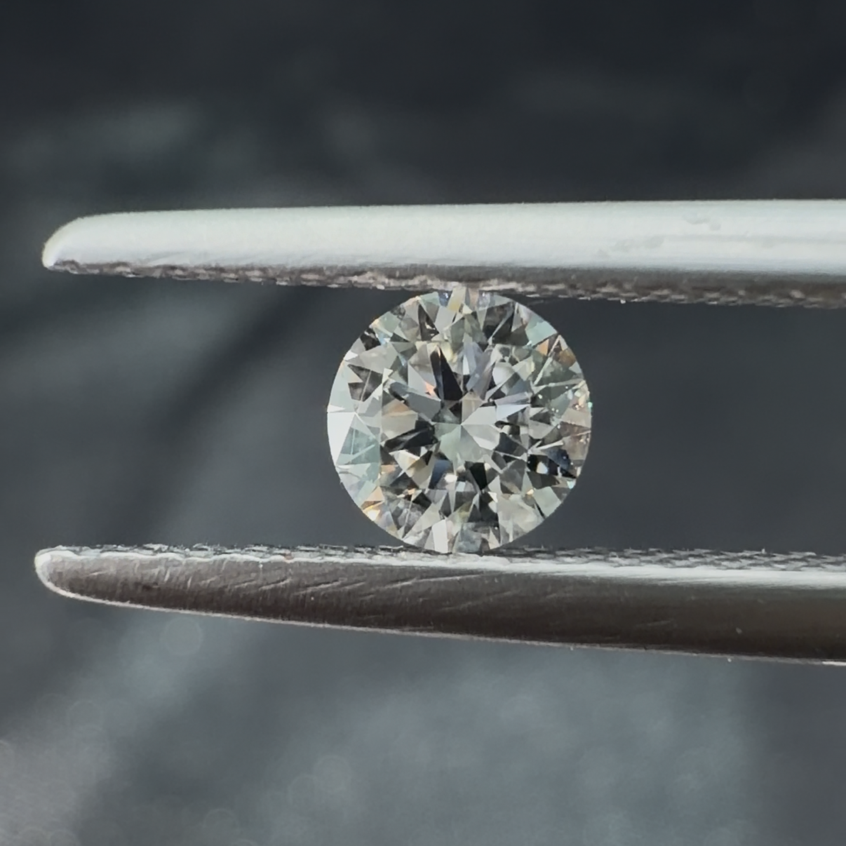 0.30 Ct Round Brilliant Natural Diamond (Colour G, Clarity VVS1, GIA Certified)