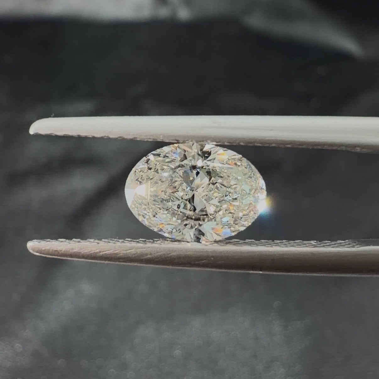 1.21 Ct Oval Brilliant Natural Diamond (Colour H, Clarity SI2, GIA Certified)