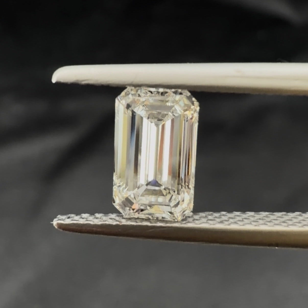 1.12 Ct Emerald Cut Lab Grown Diamond (Colour E, Clarity VS1, IGI Certified)