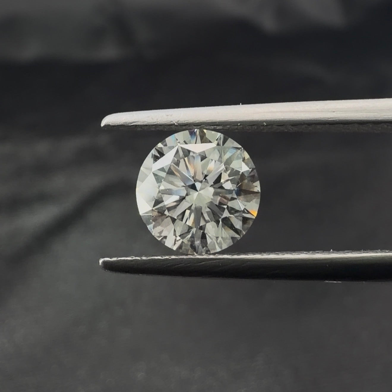 1.50 Ct Round Brilliant Natural Diamond (Colour G, Clarity VVS2, IGI Certified)